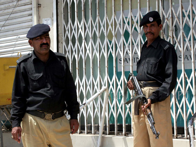 Полиция города Лахор в Пакистане выясняет обстоятельства зверского убийства молодой женщины. Самосуд над потерпевшей устроили родственники, которым не нравился ее брак