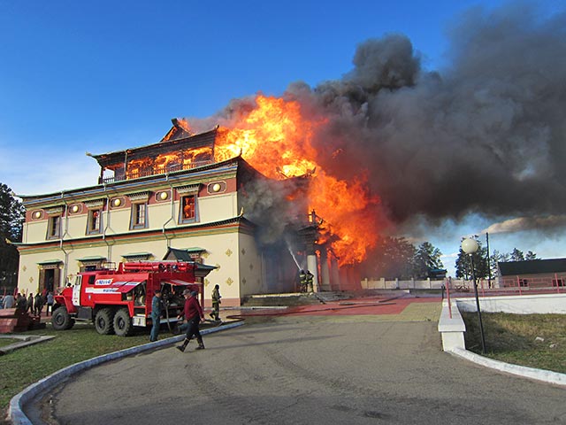 Главный храм крупнейшего в России буддийского Агинского монастыря в Забайкалье, почти полностью сгорел 27 мая