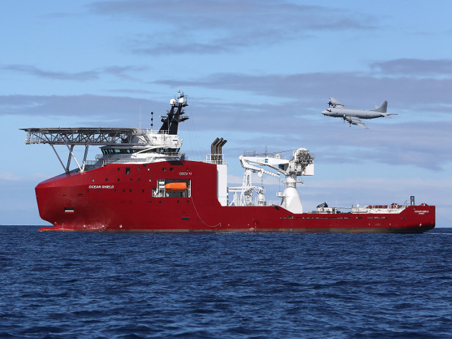 Источником сигналов, которые были пойманы в начале апреля в океане спасателями, пытавшимися разыскать пропавший малайзийский Boeing, мог быть не "черный ящик" авиалайнера, а одно из поисковых судов или размещенное на нем оборудование