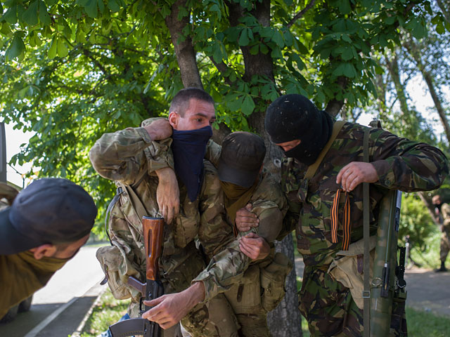 В Донецкой области, где продолжаются кровопролитные столкновения между вооруженными сепаратистами и украинскими военными, у лидеров повстанцев, возможно, появился повод для беспокойства - российская сторона, на самом деле, их не жалует