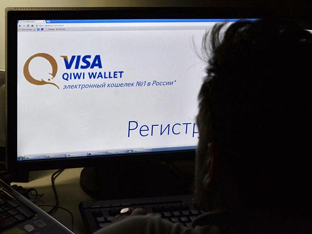Платежные системы Qiwi и PayPal разорвали сотрудничество с проектом "РосУзник", оказывающим материальную поддержку задержанным оппозиционерам, в том числе фигурантам "болотного дела", и заблокировали его счета