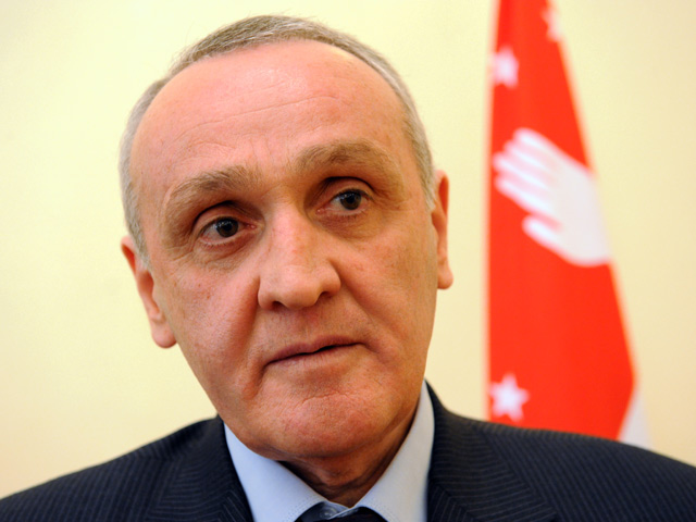 Российский МИД назвал несомненной заслугой Александра Анкваба, который 1 июня сложил с себя полномочия президента Абхазии, сохранение гражданского мира на территории республики