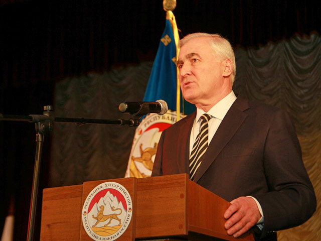 Президент Южной Осетии Леонид Тибилов заявил, что идея вхождения республики в состав России имеет хорошие перспективы, однако для объявления этого решения должен быть "благоприятный момент"