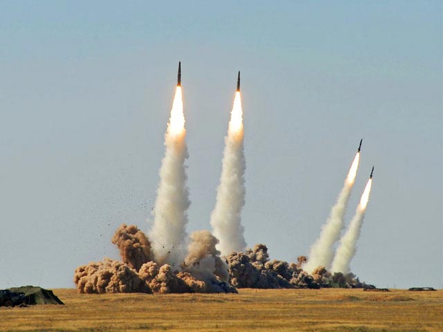 Проводящиеся Минобороны РФ в Западном военном округе учения с ракетными стрельбами вошли в активную фазу