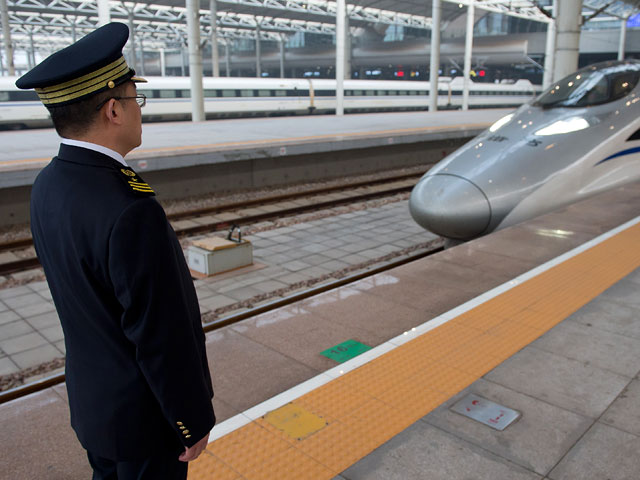 В мятежном Синьцзяне закончено строительство первой в Китае высокоскоростной железной дороги