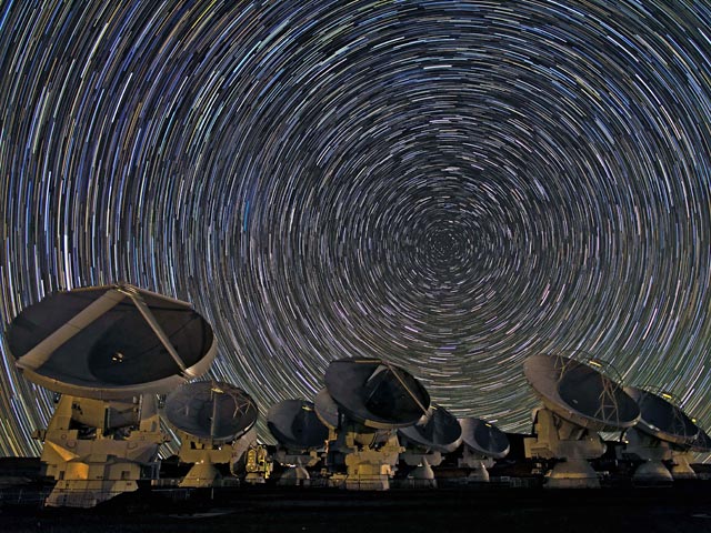 SPHERE - это новейший инструмент поиска чужих планет, установленный в мае на "Очень большом телескопе", принадлежащем Европейской южной обсерватории в пустыне Атакама