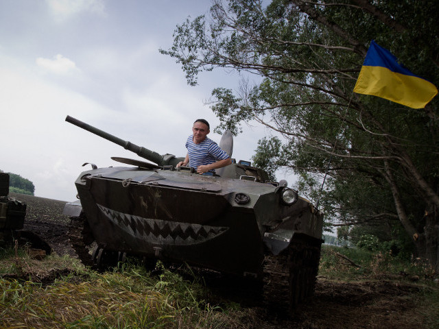 США намерены направить на Украину небольшую группу военных советников, чтобы определить потребности страны в сфере реформы вооруженных сил. Также Вашингтон собирается передать Киеву различное военное снаряжение