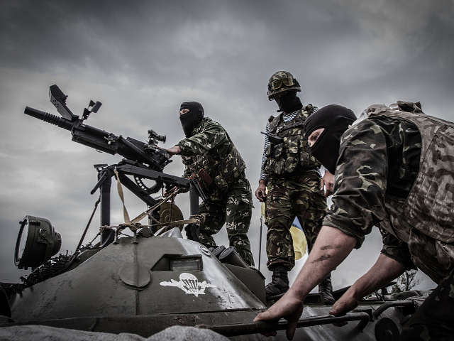 Сообщается, что они перестали выходить на связь после того, как прибыли на КПП в Донецкой области. При последнем звонке в редакцию они сообщили, что их обыскивают бойцы нацгвардии Украины.