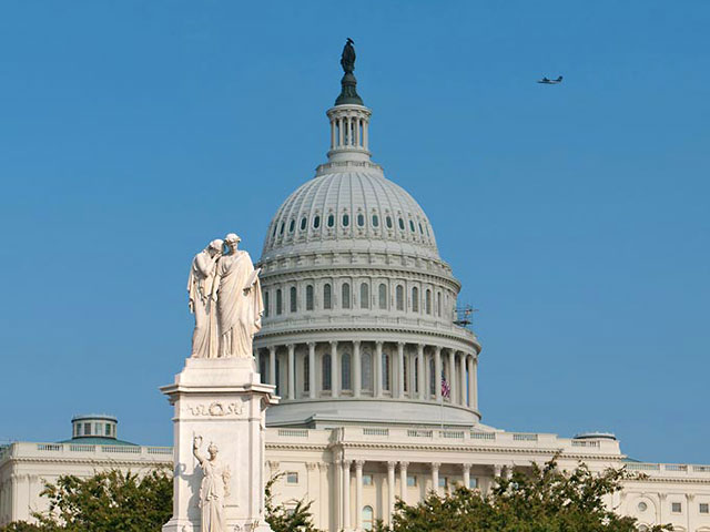 Из-за подозрительного самолета в небе Вашингтона, который вошел в запретное воздушное пространство, эвакуировали Капитолий, Библиотеку Конгресса и еще ряд административных зданий