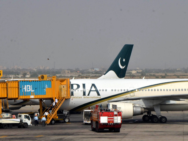 В Пакистане террористы напали на международный аэропорт "Джинна", расположенный в городе Карачи, на юге страны