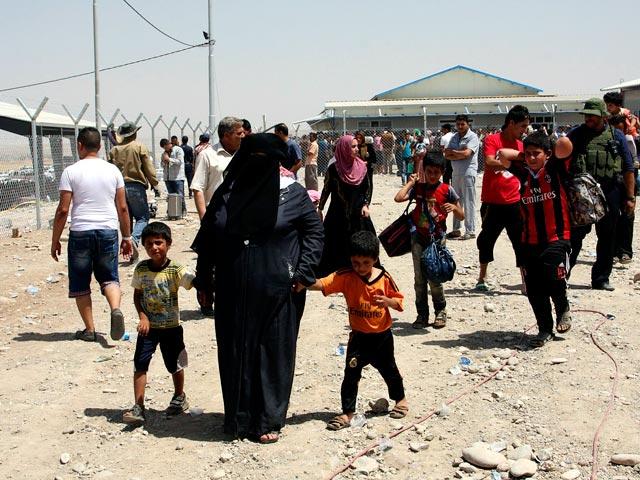 Жители второго по величине в Ираке города Мосула, который накануне был захвачен боевиками-суннитами, в панике покидают свои дома. В настоящему моменту из населенного пункта, в котором жили почти два миллиона человек, бежали около 150 тысяч мирных граждан