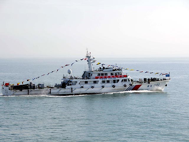 Вьетнамские власти заявляют об увеличении количества военных судов КНР возле китайской нефтяной платформы, которая находится в акватории в районе Парасельских островов и архипелага Спратли