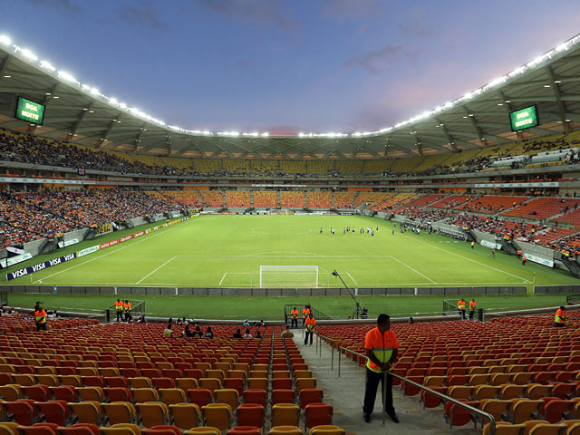 Газон стадиона в бразильском Манаусе, на котором 15 июня пройдет матч чемпионата мира по футболу между сборными Англии и Италии, непригоден для проведения игр
