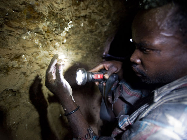 В знаменитом алмазном руднике Куллинан в ЮАР обнаружили голубой алмаз весом 122,2 карата