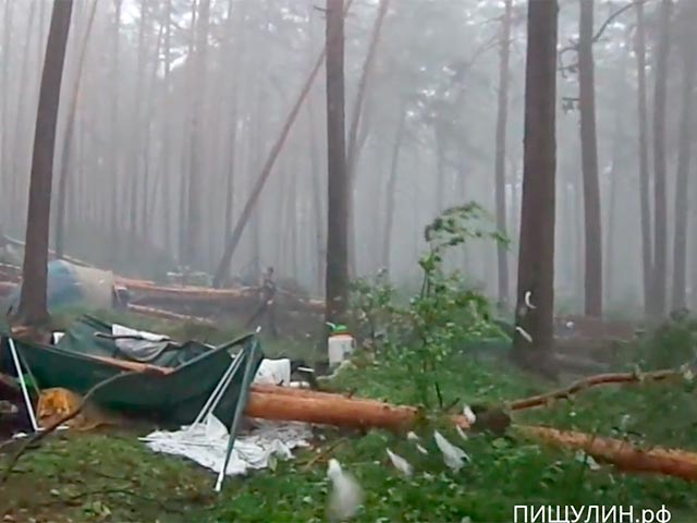 В Челябинской области Ильменский фестиваль эвакуируют из-за урагана. До трех человек погибли из-за падений деревьев, вызванных ураганным ветром