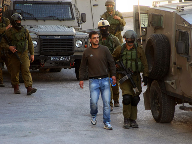 Израильская армия задержала около 80 палестинцев в ходе масштабной поисковой операции, призванной установить местонахождение трех похищенных израильских подростков