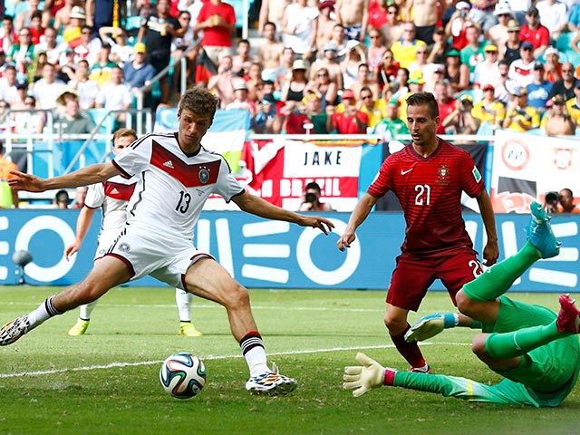 Сборная Германии со счетом 4:0 разгромила Португалию в матче первого тура группового этапа чемпионата мира по футболу 2014 года