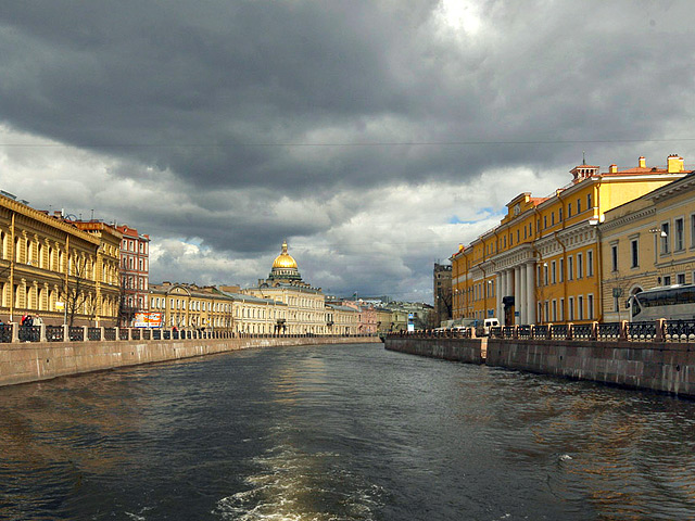 Сразу две политические партии выдвинули своих кандидатов для участия в борьбе за кресло губернатора Санкт-Петербурга, выборы которого пройдут в единый день голосования 14 сентября этого года
