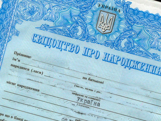 Местные жители продолжают получать свидетельства о браке, рождении или смерти украинского образца