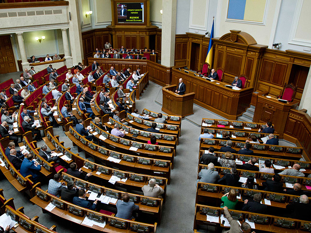 Верховная Рада Украины в ближайшие часы будет голосовать за обращение к Президенту в связи с событиями на Востоке Украины, в котором будет идти речь о введении военного положения в регионе