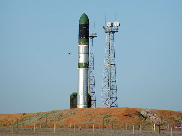 Несмотря на кризис в отношениях между Россией и Украиной, представители стран приняли решение не отменять запуск ракеты-носителя "Днепр", которая должна вывести в космос 33 мини-спутника из 17 стран
