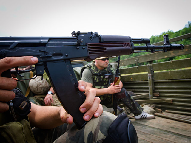 Боевые действия продолжаются на юго-востоке Украины, где киевские власти проводят "антитеррористическую операцию" (АТО) против сепаратистов