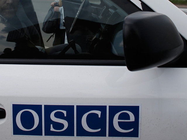 ОБСЕ установила контакт с двумя группами наблюдателей мониторинговой миссии на Украине, которые с конца мая числились пропавшими без вести. Первая группа исчезла 26 мая в Донецкой области, а вторая - 29 мая в Луганской