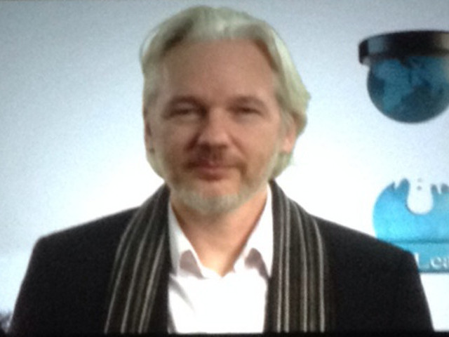 Основатель организации WikiLeaks Джулиан Ассандж заявил, что опасается за безопасность своих родных и близких