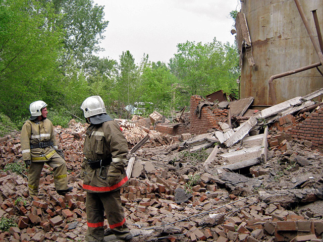 Двое рабочих погибли в результате взрыва на химическом комбинате "Енисей" в Красноярске