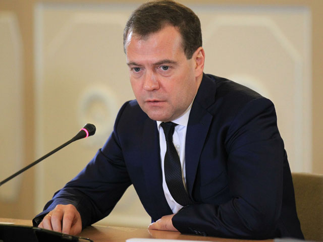 Медведев хочет увеличить производительность труда в РФ в полтора раза до 2018 года 