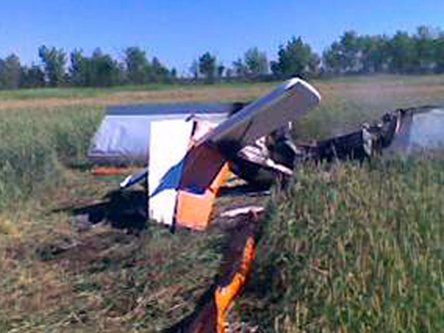 Легкомоторный самолет СП-30 разбился в районе села Кривой Яр в Саратовской области. Авария произошла, жертвой которой стал один человек