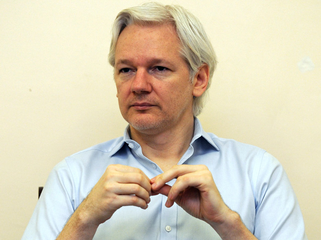 Джулиан Ассандж, основавший организацию WikiLeaks, на протяжении двух лет живет в лондонском посольстве Эквадора в переделанном женском туалете