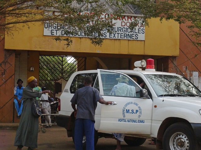 В Гвинее вспышка лихорадки Эбола стала самой крупной в истории Африки по количеству смертельных случаев