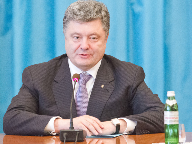 Президент Украины Петр Порошенко объявил о временном прекращении "антитеррористической операции" на юго-востоке страны