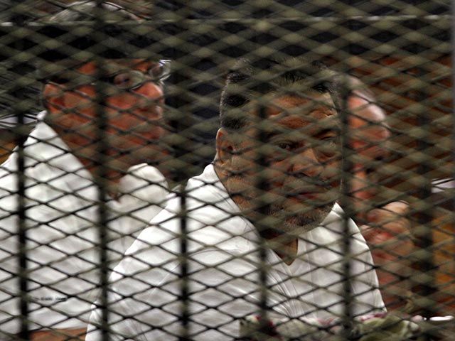 Генеральный прокурор Египта Хишам Баракат в воскресенье обжаловал массовые смертные приговоры, вынесенные накануне уголовным судом провинции Эль-Минья в отношении сторонников экс-президента Мухаммеда Мурси