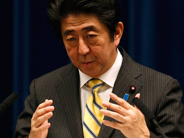 Премьер-министр Японии Синдзо Абэ извинился за оскорбительные выкрики, допущенные его соратниками по Либерально-демократической партии (ЛДП) в адрес депутата от "Вашей партии", 35-летней Аяки Шиомуры
