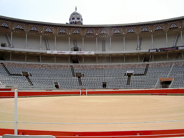 Правящий эмир Катара шейх Тамим бен Хамад Аль-Тани предложил переделать бывший стадион для корриды в Барселоне в колоссальную мечеть, рассчитанную на 40 тысяч верующих