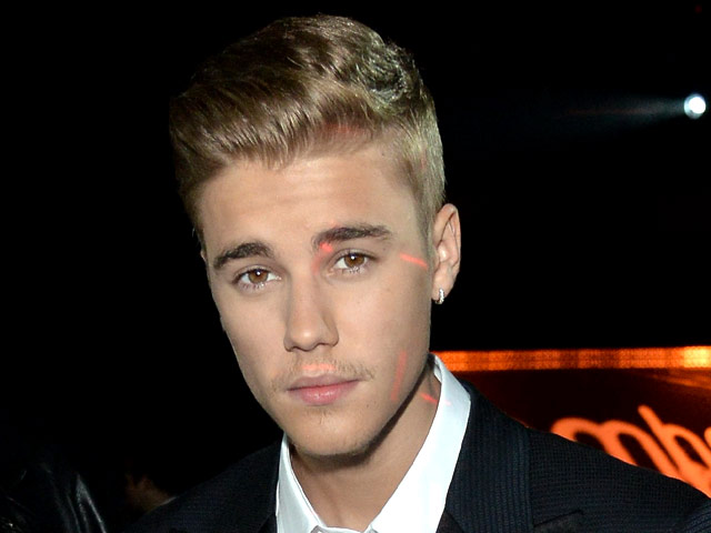 Популярный канадский певец Джастин Бибер попал в автомобильную аварию в американском городе Беверли-Хиллз (штат Калифорния)