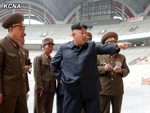 Причины кадровой перестановки не сообщаются, однако агентство поясняет, что лидер КНДР Ким Чен Ын любит подобные неожиданные рокировки, которые помогают ему держать руководство страны в напряжении и одновременно служат укреплению его личной власти