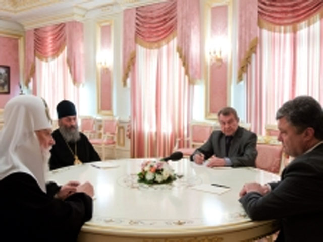 Президент Украины Петр Порошенко призвал представителей Церквей и конфессий страны принять участие в реализации мирного плана в Донецкой и Луганской областях