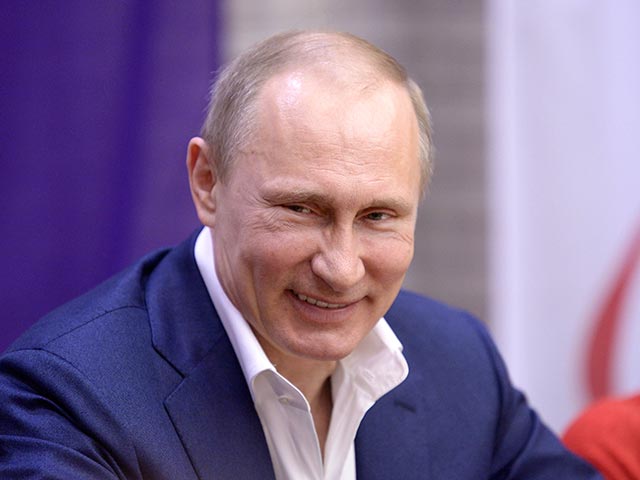 Рейтинг доверия президенту Владимиру Путину в народе достиг нового исторического максимума, если верить данным "Левада-центра". Согласно проведенному его социологами июньскому опросу населения, уже 86% россиян одобряют деятельность Путина 