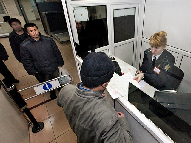 С начала 2015 года по внутренним паспортам в РФ смогут въезжать только граждане стран Таможенного союза