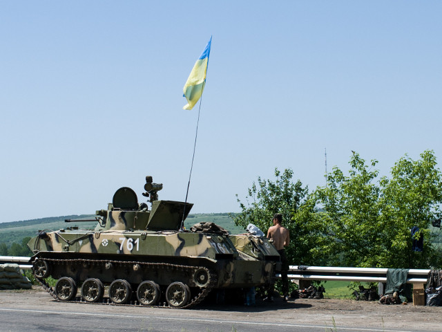 Министр внутренних дел Украины заявляет, что украинские военные уничтожили танк сил ДНР на окраине Славянска