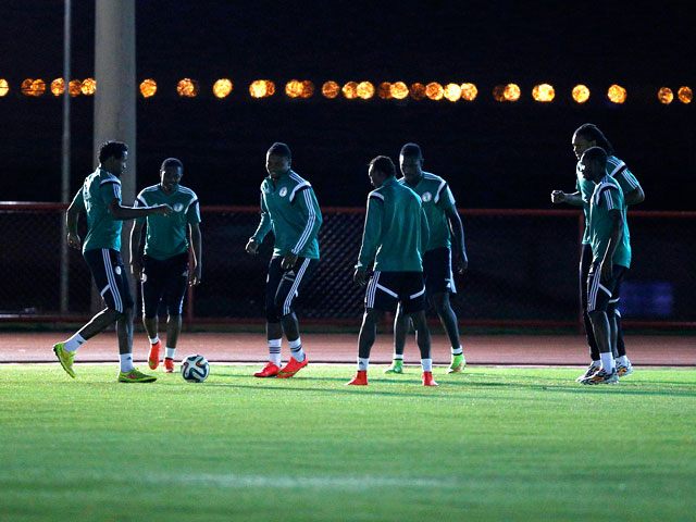 Футболисты Нигерии, "выбив" премиальные, возобновили тренировочный процесс 