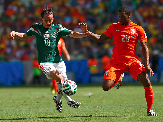 На стадионе "Кастелан" в Форталезе проходит матч 1/8 финала чемпионата мира, в котором встречаются сборные Мексики и Нидерландов