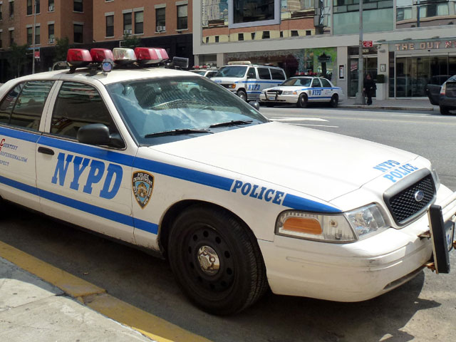 Полиция США ищет подозреваемых в жестоком избиении несовершеннолетней девушки, которая отдыхала на скамейке в Бруклинском парке