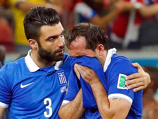 Игроки сборной Греции по футболу отказались от премиальных за выход в 1/8 финала чемпионата мира в Бразилии в пользу строительства спортивной базы на родине