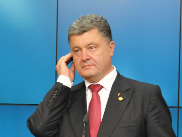 Президент Украины Петр Порошенко по итогам заседания Совета национальной безопасности и обороны принял решение остановить действие режима одностороннего прекращения огня на Донбассе
