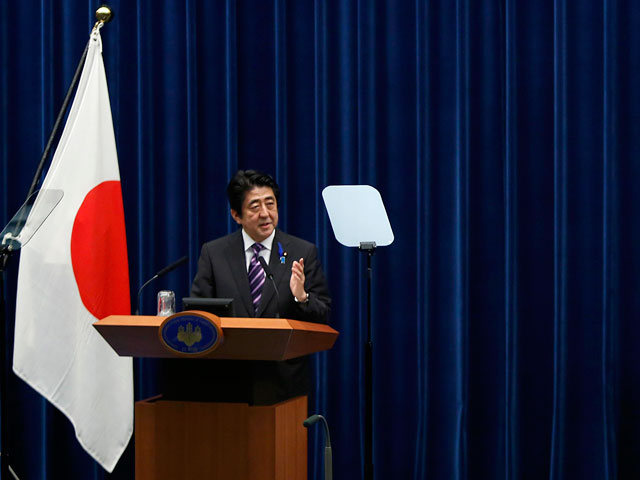 Кабинет министров Японии под руководством премьера Синдзо Абэ одобрил проект новой интерпретации конституции страны, легализующий право на коллективную самообороны