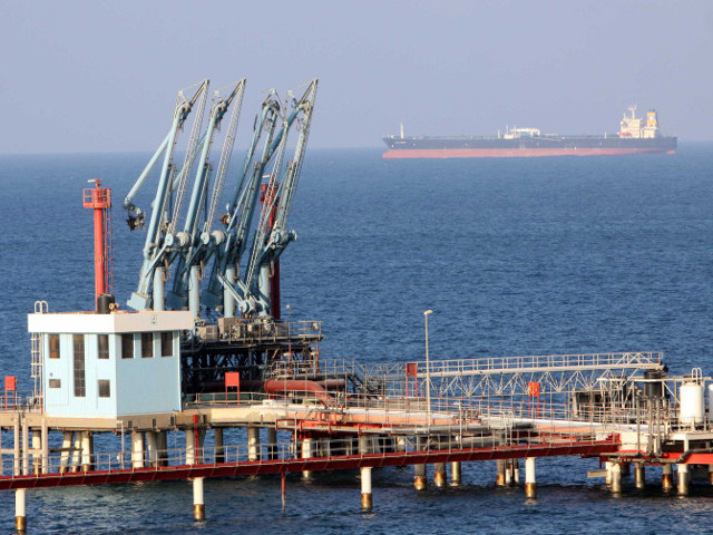 На востоке Ливии повстанцы согласились освободить два ключевых нефтяных порта, захваченных ранее